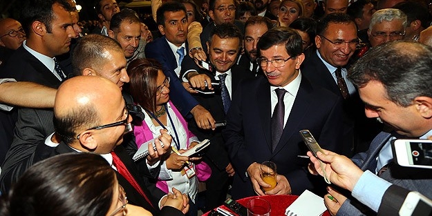 Davutoğlu: Hepimizin muhatabı Cumhurbaşkanıdır