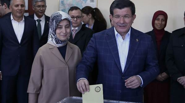 Ahmet Davutoğlu, oyunu Konya’da kullandı