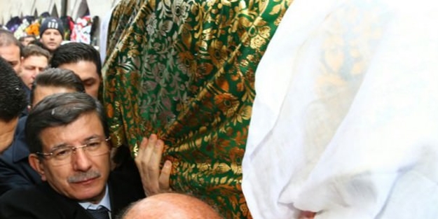 Davutoğlu: O yasa öyle ya da böyle geçecek