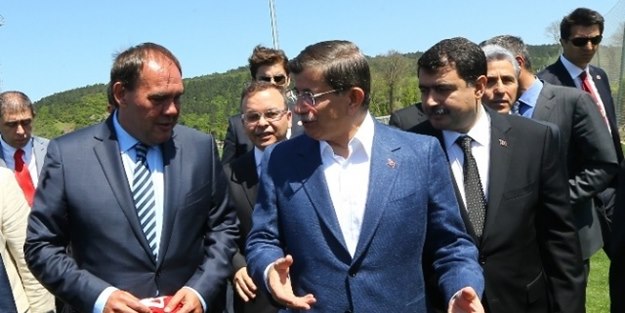 Davutoğlu, önce mest oldu; sonra söz verdi