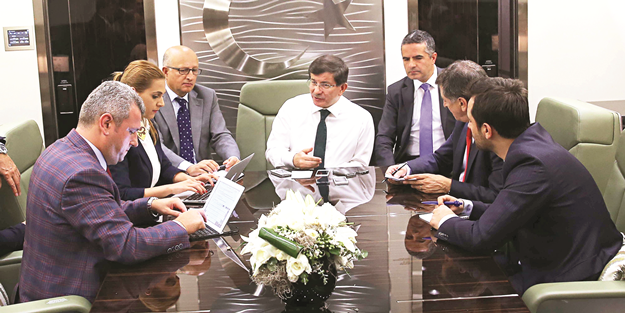 Davutoğlu: Rehineler zarar görürse kına yakacaklar