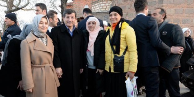 Davutoğlu, sabah namazını Hacı Bayram-ı Veli Camii'nde kıldı