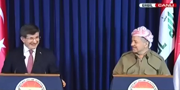 Davutoğlu tercümanı uyardı salon kahkahaya boğuldu