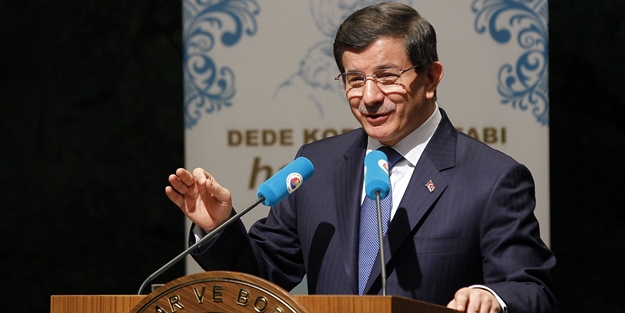Davutoğlu toplantılardan önce o duayı okuyor