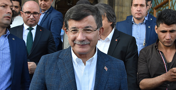 Davutoğlu: Tüm İslam alemi harekete geçmeli!