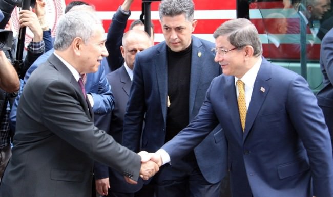 Davutoğlu ve Arınç Cuma Namazı'nda buluştu