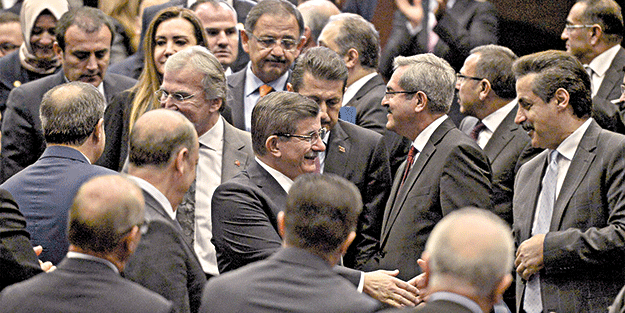 Davutoğlu: Vicdansızlar Paris’ten ders alsın