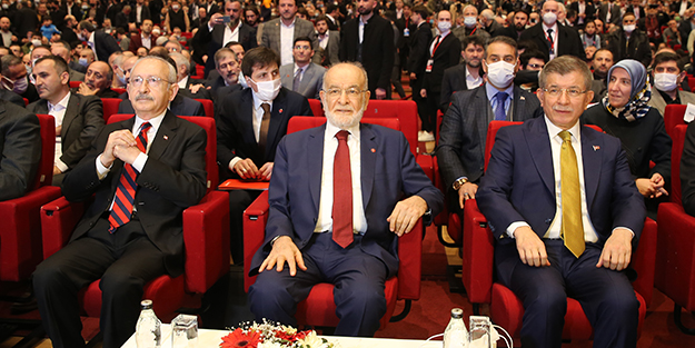 Davutoğlu'na Kılıçdaroğlu şoku! Başkan'la birlikte tüm teşkilat partiden istifa etti