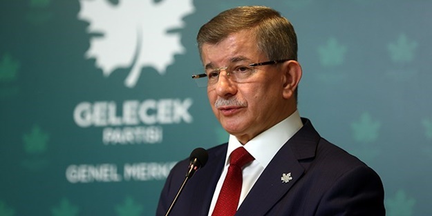 Davutoğlu'na şok! Partiden istifa etti