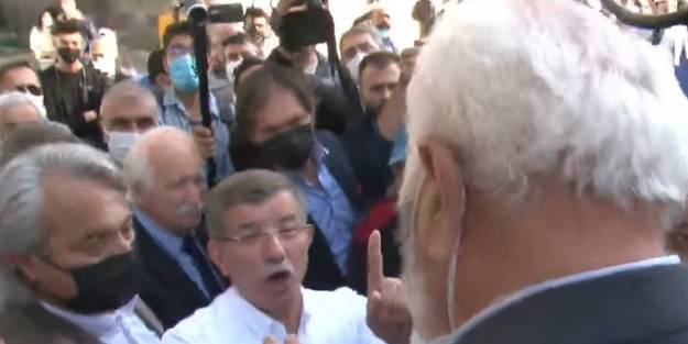 Davutoğlu'na 'Yol arkadaşlarına ihanet ettin!' tepkisini veren yaşlı adamın parmağını sıktılar!