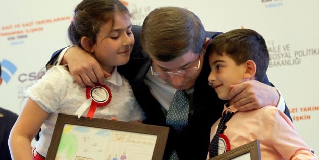 Davutoğlu'na yürek burkan hediye