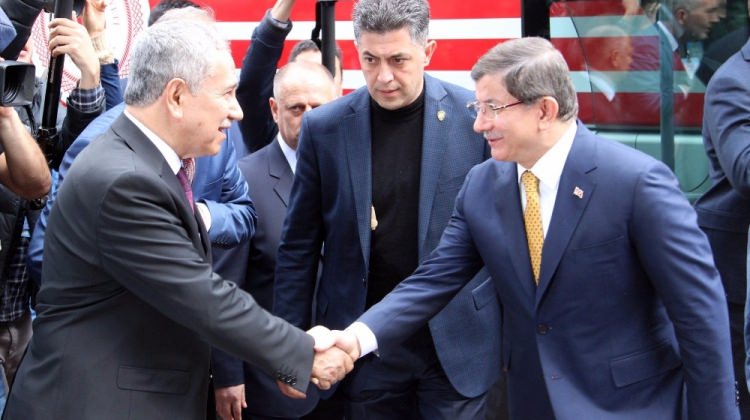 Davutoğlu'ndan Bülent Arınç'a sürpriz davet