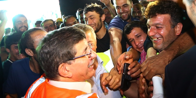 Davutoğlu işçilere öyle bir söz verdi ki...