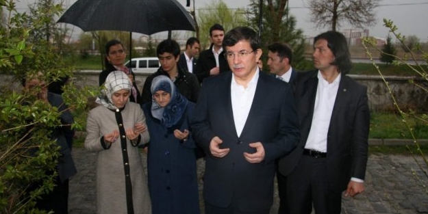 Davutoğlu'ndan Menderes, Özal ve Erbakan'ın kabrine ziyaret