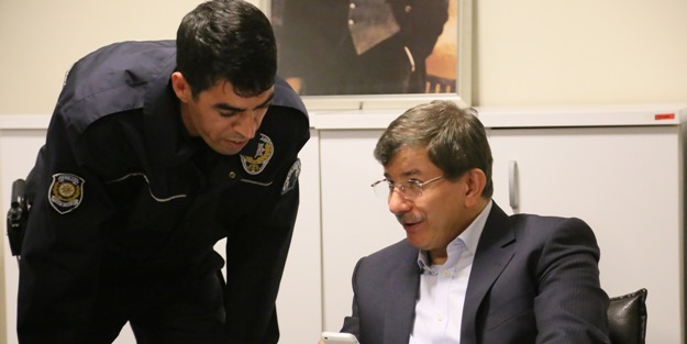 Davutoğlu'ndan polis karakolu sürprizi