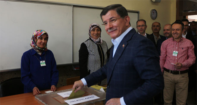 Davutoğlu'ndan sandık başında flaş açıklama!