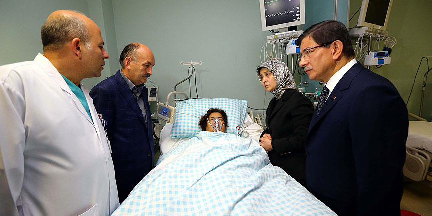 Davutoğlu’ndan yaralılara ziyaret