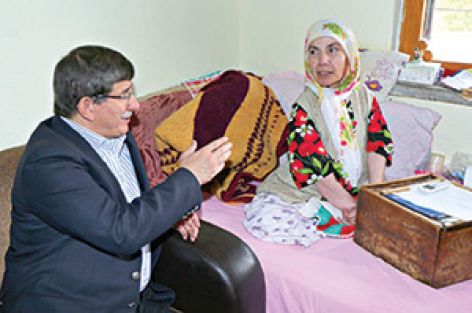 Davutoğlu’ndan engelli vatandaşa ziyaret