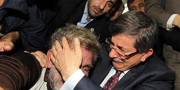 Davutoğlu'nu ağlatan baba konuştu
