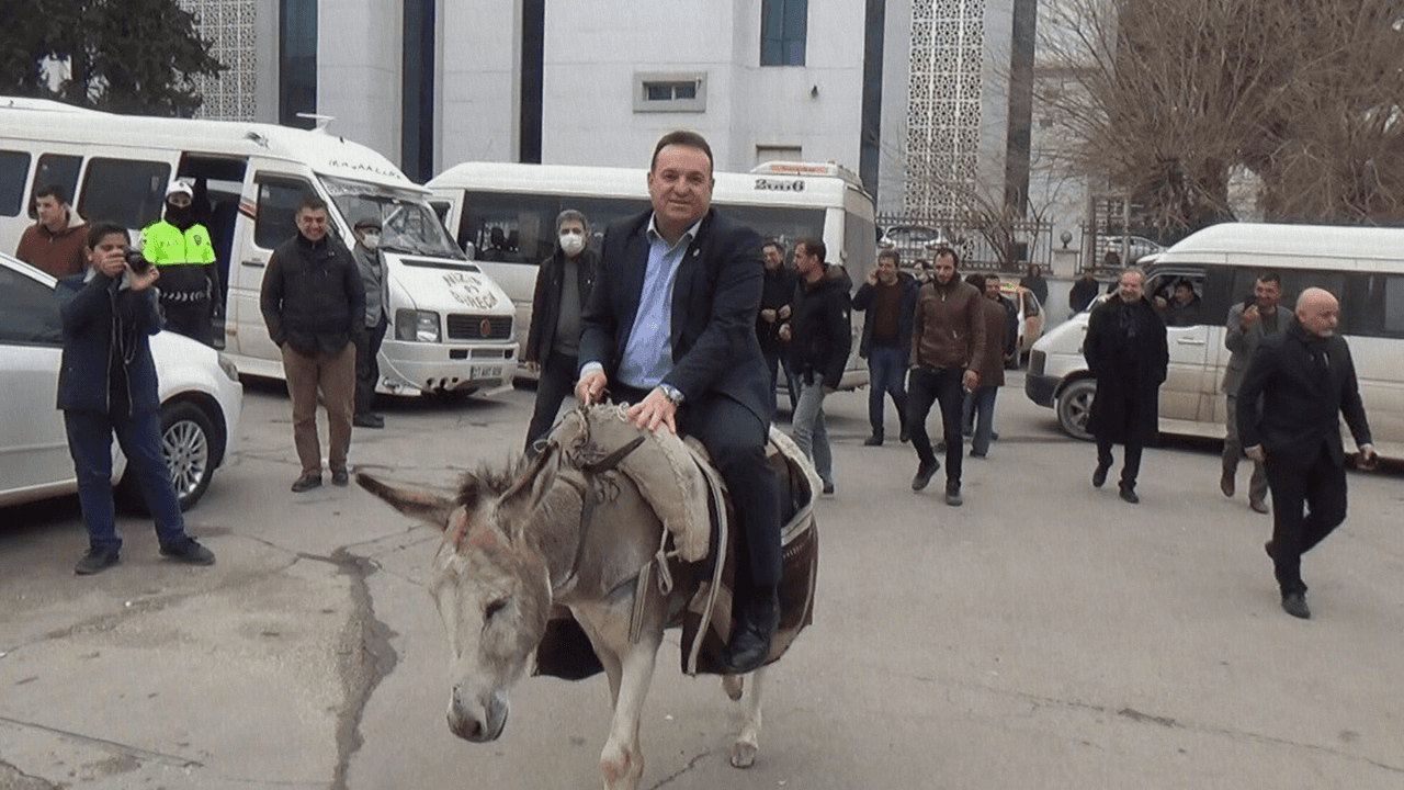 Davutoğlu'nun adamını eşek bile kabul etmedi