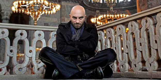 Davutoğlu'nun eski danışmanı deist olduğunu ilan etti! O isimden tepki geldi