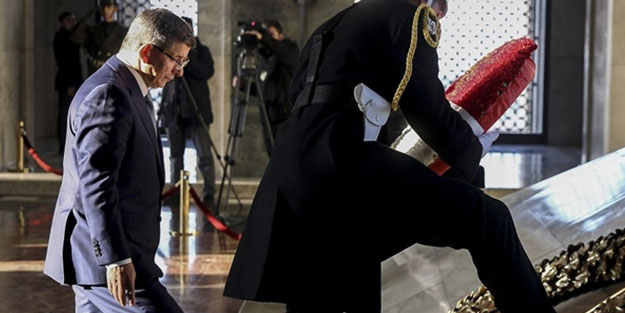Davutoğlu'nun ilk durağı Anıtkabir!..