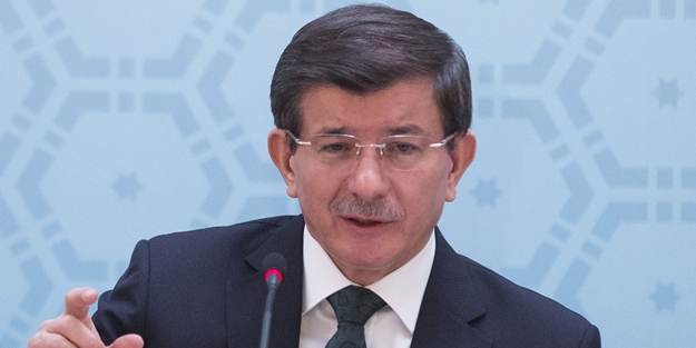 Davutoğlu'nun namazına engel olmuşlar!