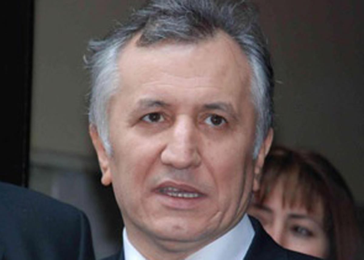 Davutoğlu’nun tetikçisi bunun için harekete geçti! Elinden geleni ardına koyma bakalım