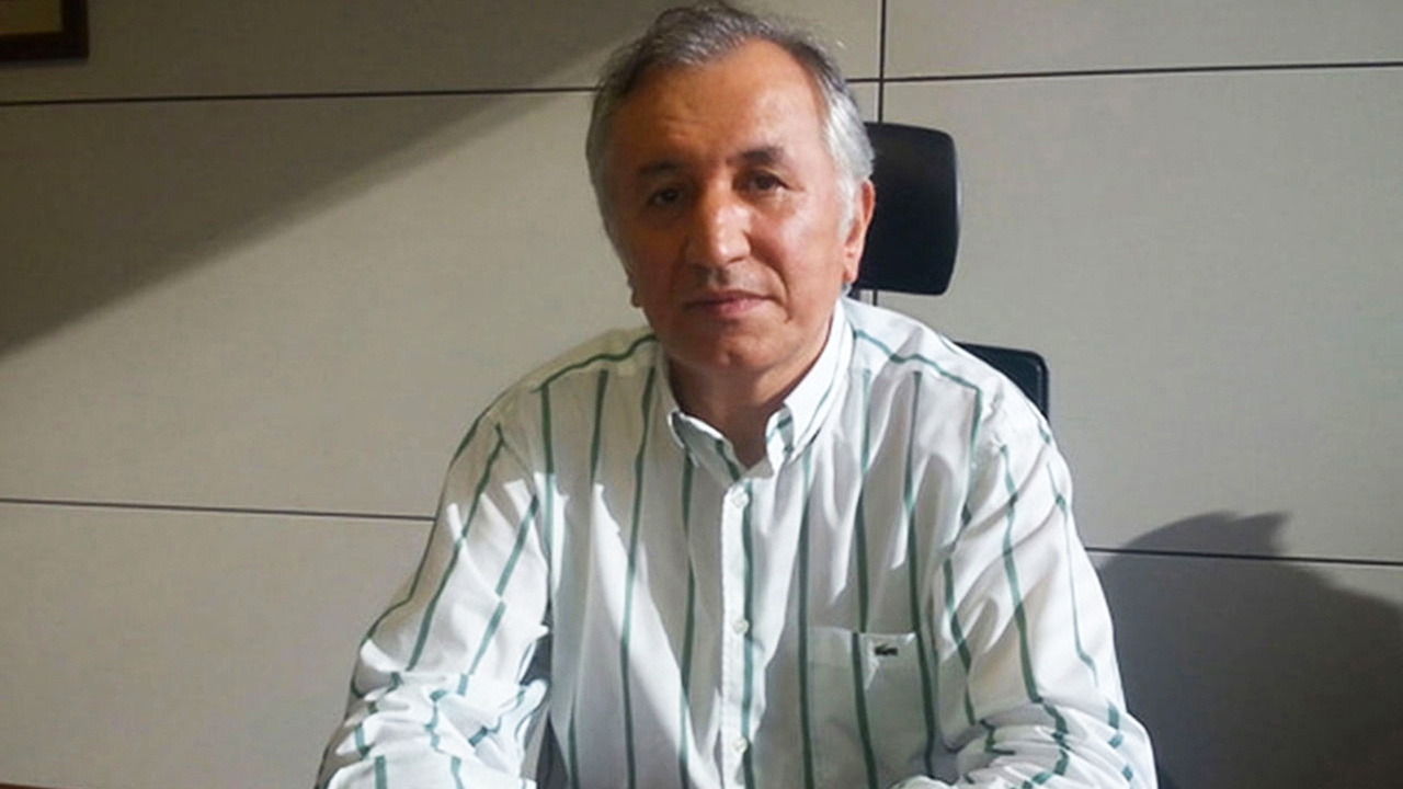 Davutoğlu'nun tetikçisinin aşağılık kompleksine bakın! Hadi oradan be