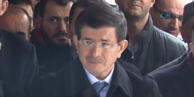 Davutoğlu'nun zor anları! Gözyaşlarını tutmakta zorlandı/ VİDEO