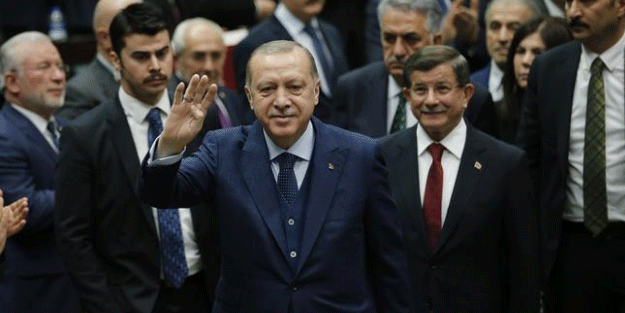 Davutoğlu'yla birlikte geldi!