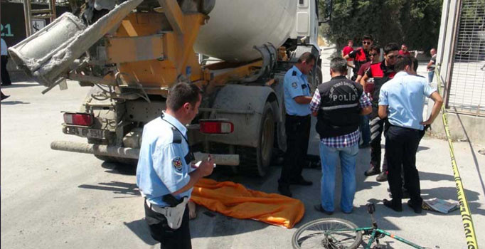 Davutpaşa'da Eski Şişecam Fabrikası yakınında beton mikseri dehşet saçtı