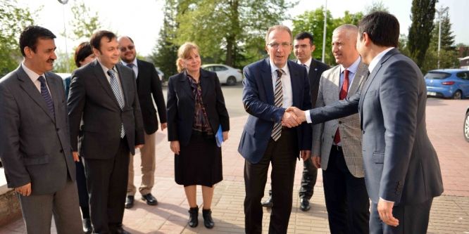 Rektör Uzun, akademisyenlerle biraraya geldi