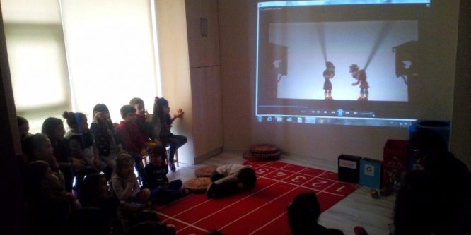 Çocuklar, Hacivat ve Karagöz’le öğreniyor