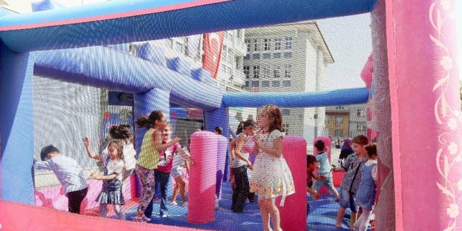 Bağcılar’da mini mini birler için oyun parkları kuruldu