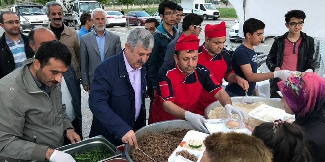 Hasta ve yakınları için iftar çadırı