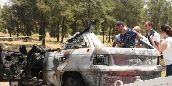Kanala düşen otomobilin içinde yanarak öldü