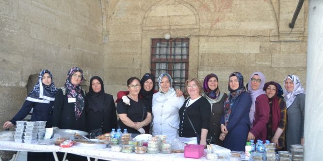 Lüleburgaz’da okul yararına kermes