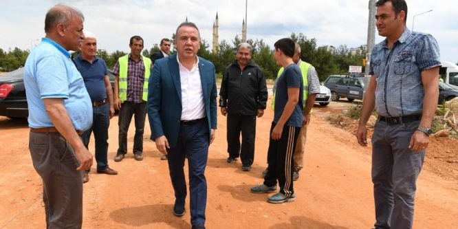 Başkan Böcek, asfalt ekiplerini denetledi