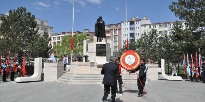 Kars’ta 19 Mayıs törenle kutlandı