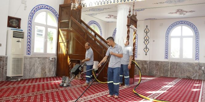 Ramazan öncesi Akdeniz’deki camilerde temizlik