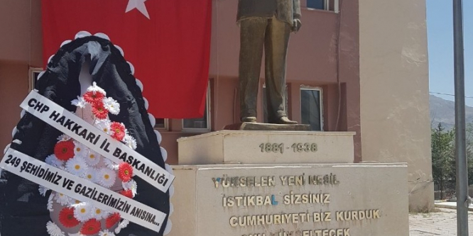 CHP 15 Temmuz yıl dönümünde anıta çelenk sundu