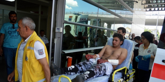 Suriyeli kardeşlerin motosiklet kavgasında kan aktı