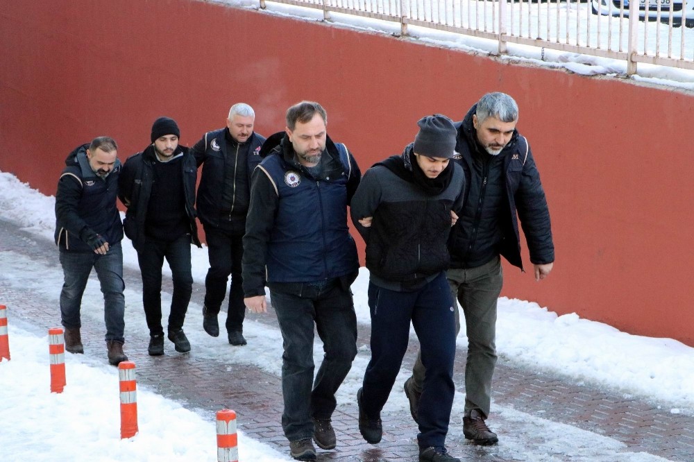 DEAŞ şüphelisi 2 kişi adliyeye sevk edildi 