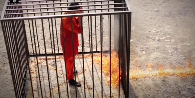 IŞİD bu kez yakarak infaz etti