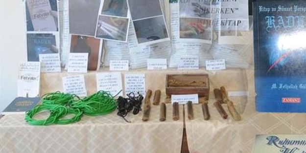 Terör yuvasından Gülen'in kitapları fışkırdı