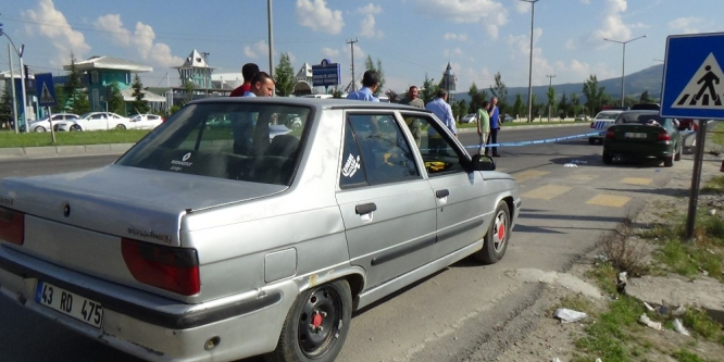 Eşini ve kayınbiraderini av tüfeğiyle yaraladı