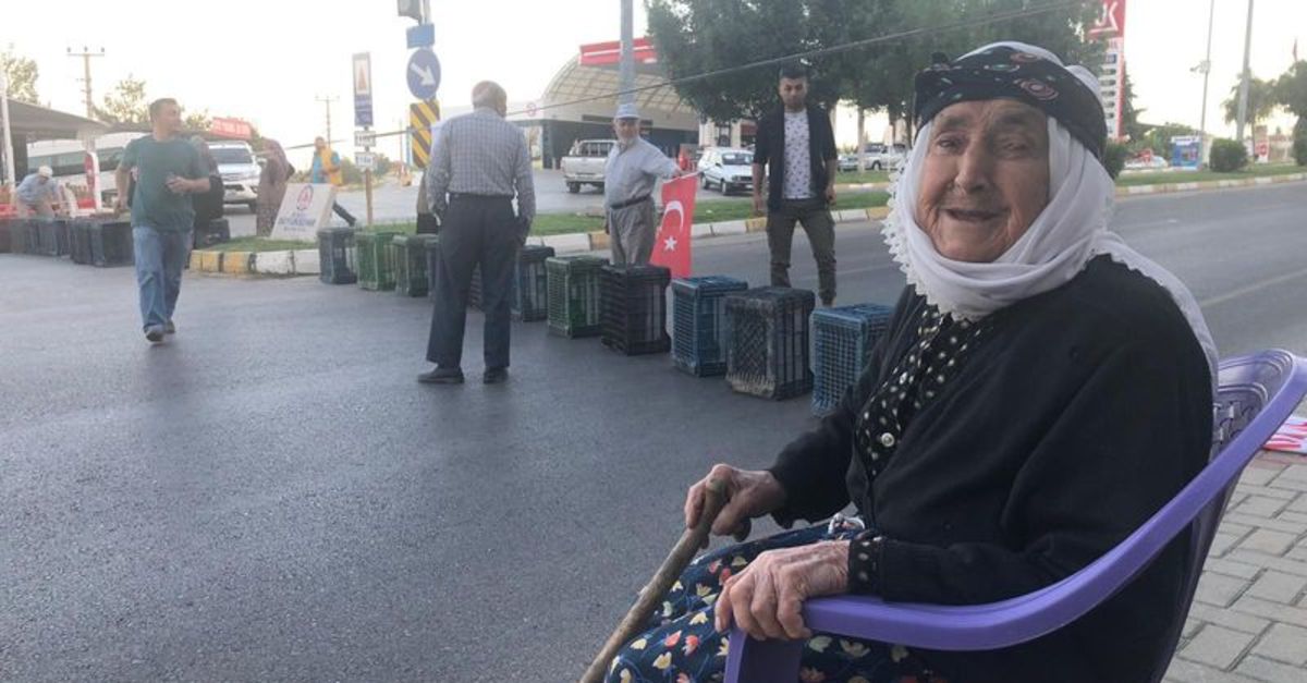 'Dedemizden miras' dediler... Yolu trafiğe kapattılar