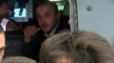 Ailesini katleden özel güvenlik görevlisi adliyede