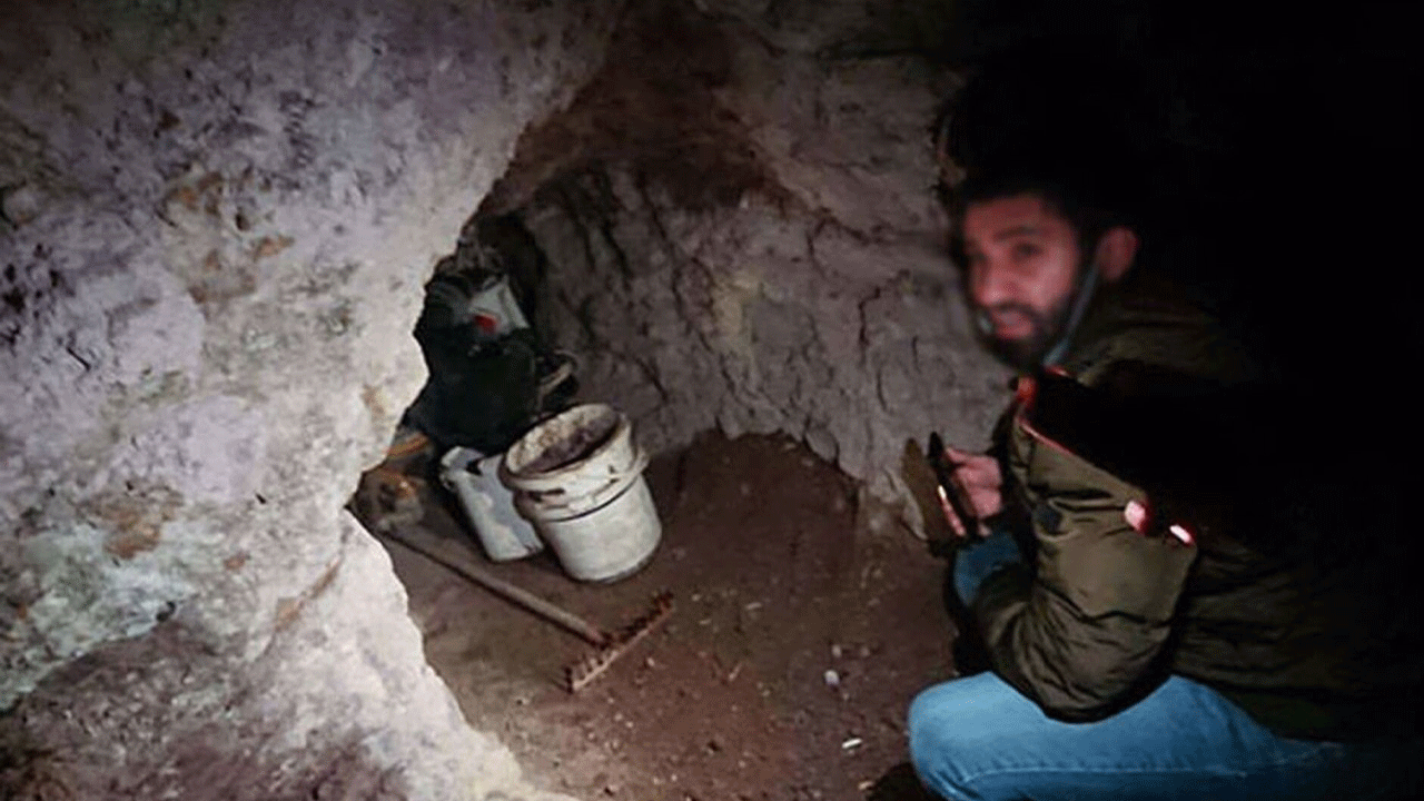 Define hayali kabusa döndü! Kazma kürekle yakalandılar